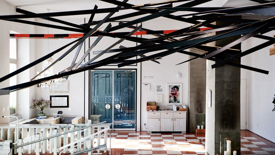 Moderne Lobby mit stilvollen Designelementen im Grand Hôtel Wiesler, Graz. | © Florian Weitzer Hotels & Restaurants