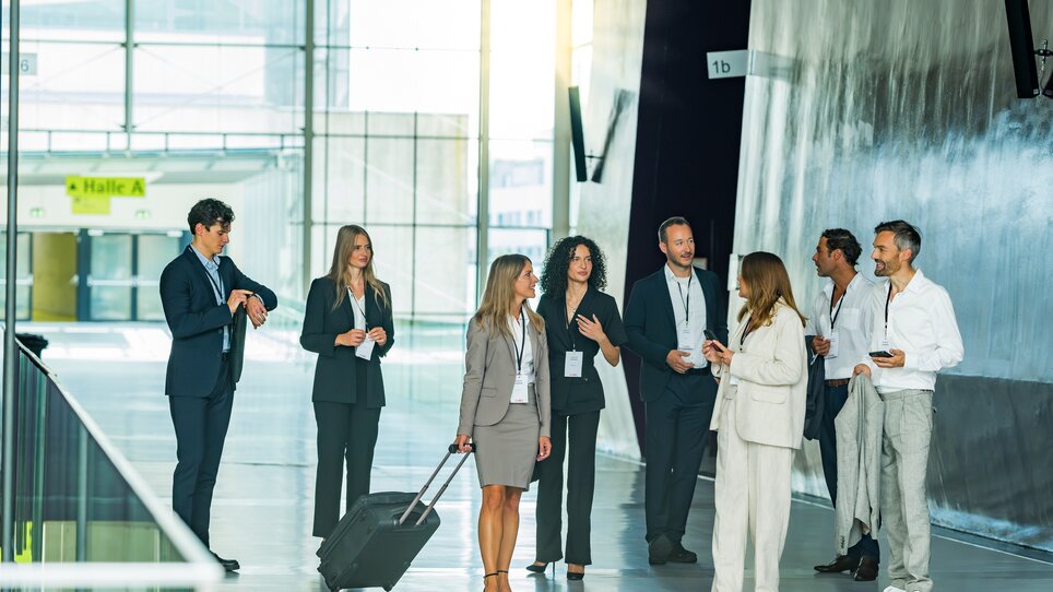 Geschäftsleute im Gespräch während einer Konferenz in der Messe Graz. | © Graz Tourismus - Mias Photoart