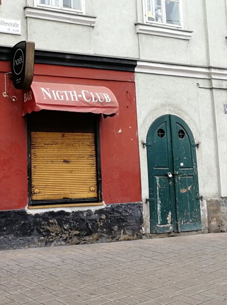 Hausfassade mit dem Schriftzug Nightclub | © Ruth Nezmahen