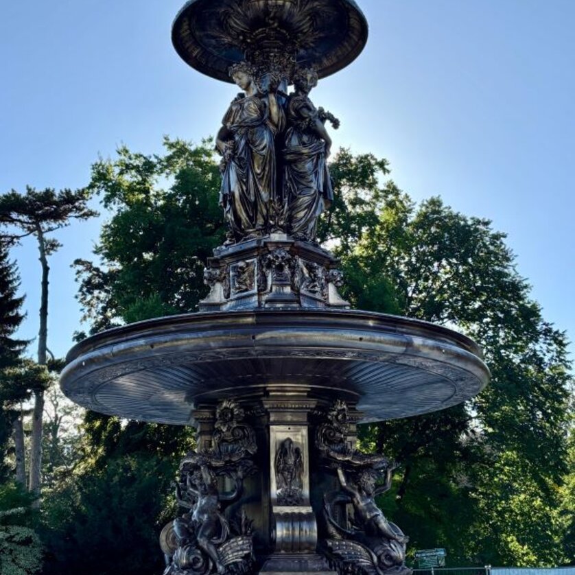 Stadtparkbrunnen im Grazer Stadtpark | © Stadt Graz - Grünraum & Gewässer Brunnen mit einer Statue aus Bronze im Grazer Stadtpark. | © Stadt Graz - Grünraum & Gewässer