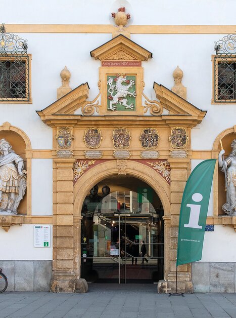 Eingang zur Tourismus Information Region Graz in der Herrengasse 16. | © Graz Tourismus