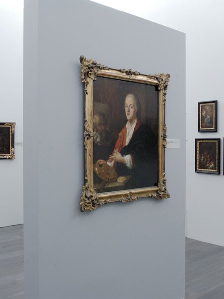 Exhibition space with paintings and artworks. | © UMJ