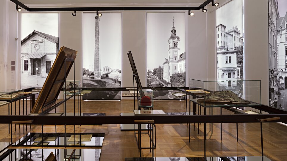 Ausstellung im Graz Museum mit historischen Bildern und Modellen. | © Graz Museum - Wolfgang Thaler