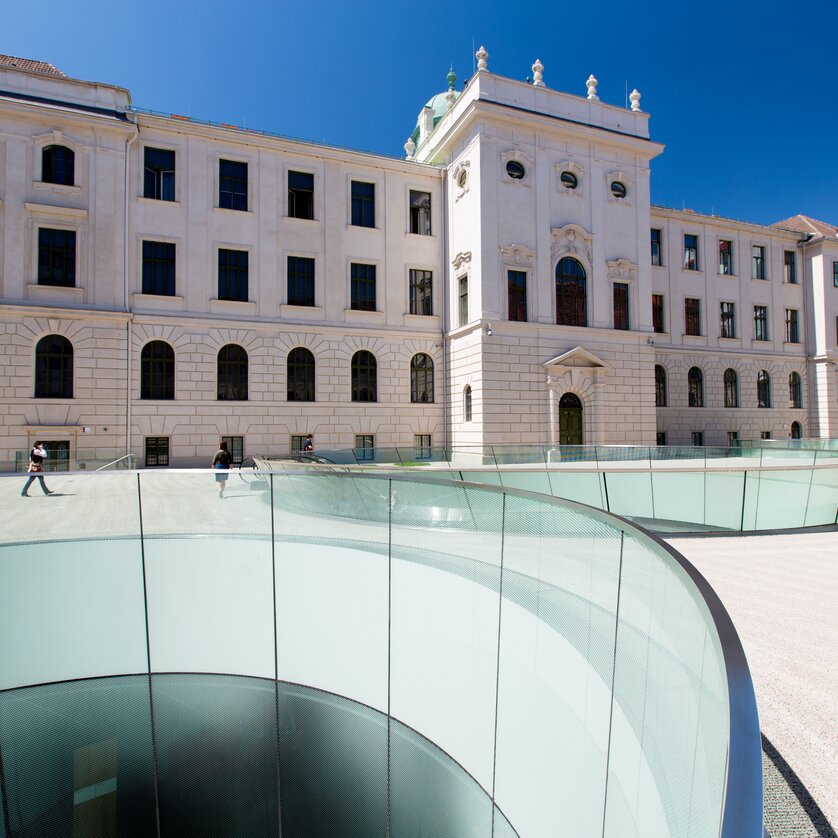 Moderne Architektur des Joanneumsviertels in Graz mit hellem Himmel. | © Graz Tourismus - Harry Schiffer