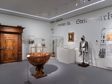 Historical exhibits and artifacts in the museum | © UMJ - N. Lackner