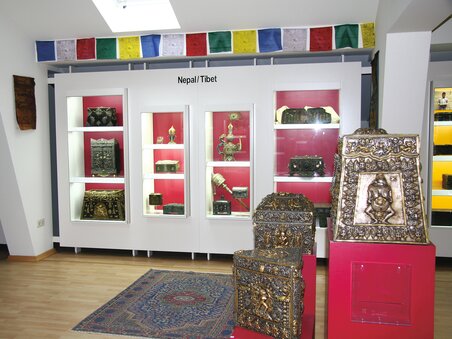 Exhibition of artworks from Nepal and Tibet | © Schell Collection