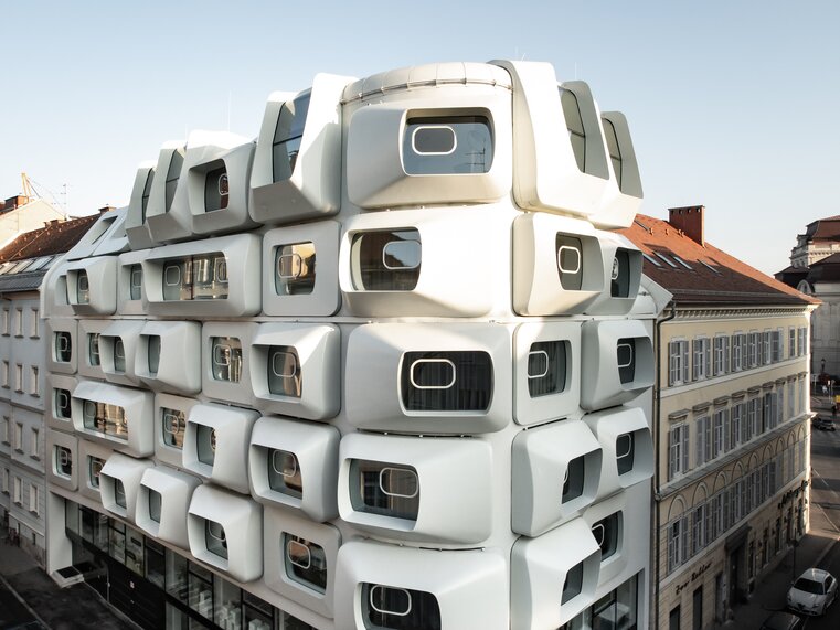 ARGOS by Zaha Hadid Architects - eine innovative Unterkunft mit versetzten Fenstern in Graz. | © WEGRAZ - Gerald Liebminger