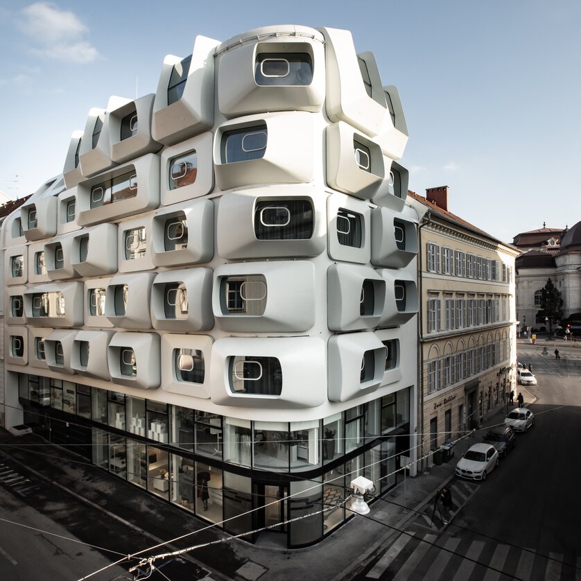 ARGOS by Zaha Hadid Architects - modernes Gebäude mit wabenförmigen Fenstern in Graz. | © WEGRAZ - Gerald Liebminger