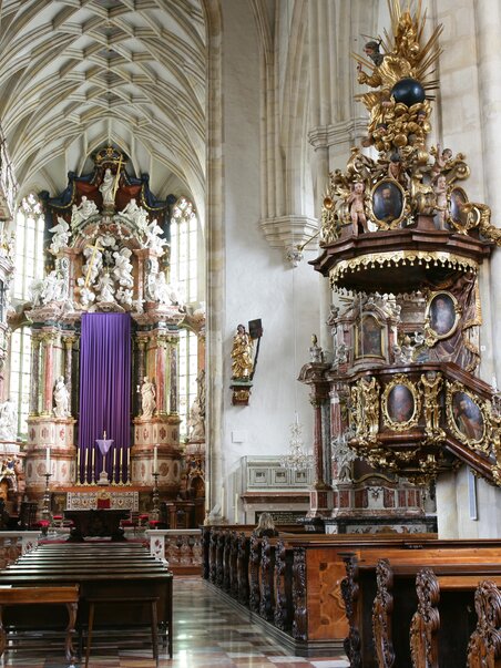 The impressive interior of the Cathedral of Graz. | © Graz Tourismus - Harry Schiffer