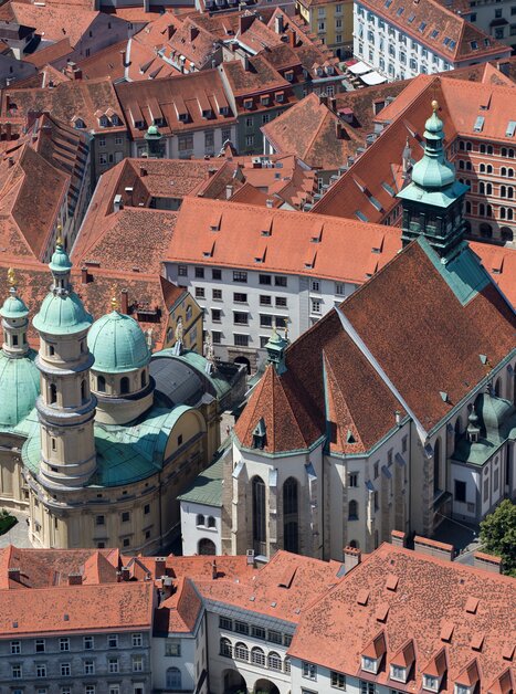 Vista aerea del Duomo di Graz e del centro storico di Graz. | © Graz Tourismus - Harry Schiffer