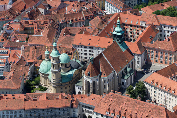 Aerial view of the Cathedral of Graz and Graz's old town. | © Graz Tourismus - Harry Schiffer