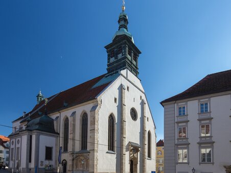 View of the Cathedral of Graz against a blue sky. | © Graz Tourismus - Harry Schiffer