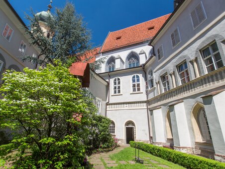 View of the Franciscan Monastery in Graz with garden and buildings. | © Graz Tourismus - Harry Schiffer