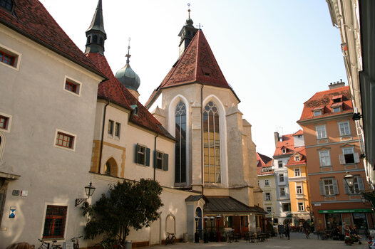 Das Franziskanerkloster in Graz mit seiner beeindruckenden Architektur. | © Graz Tourismus - Harry Schiffer
