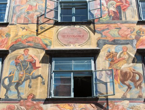 Fassade des Gemalten Hauses in Graz mit historischen Fresken. | © Graz Tourismus - Harry Schiffer