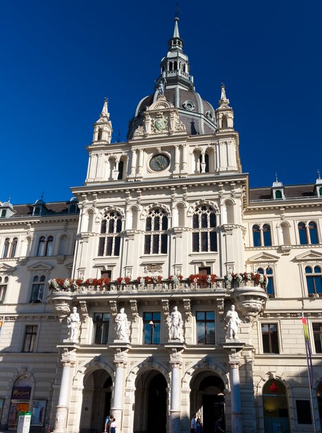 The stunning town hall in Graz featuring impressive architecture. | © Graz Tourismus - Harry Schiffer