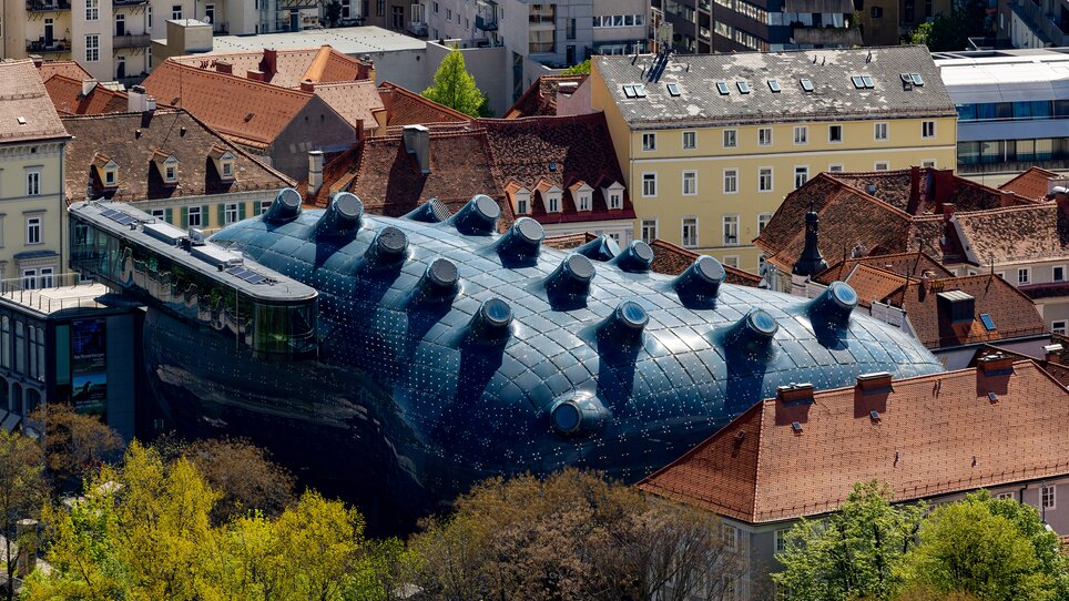 Aussicht vom Schlossberg auf das Kunsthaus Graz | © Graz Tourismus - Harry Schiffer