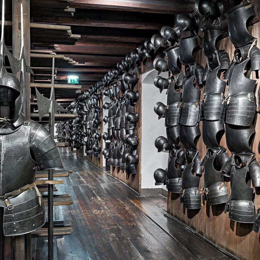 Eine Sammlung von Rüstungen im Landeszeughaus in Graz. | © Universalmuseum Joanneum - N. Lackner