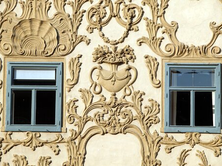 Detailed view of the Luegghaus in Graz featuring ornate decorations and windows. | © Graz Tourismus - Harry Schiffer