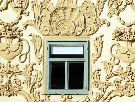 Ornate facade with window of Luegghaus in Graz. | © Graz Tourismus - Harry Schiffer