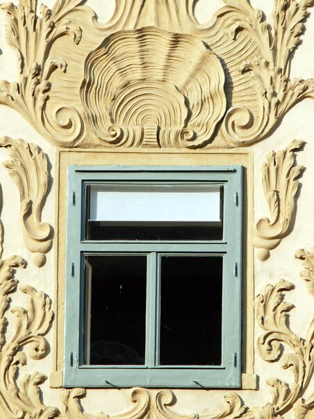 Ornate facade with window of Luegghaus in Graz. | © Graz Tourismus - Harry Schiffer