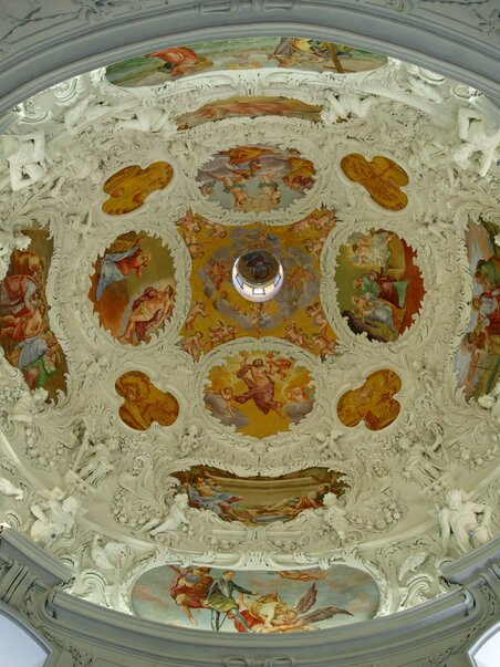 Decke des Mausoleums mit prächtigen Wandmalereien. | © Graz Tourismus - Harry Schiffer