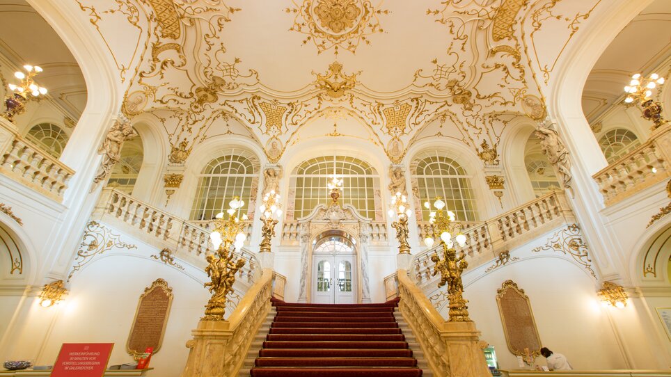 Stunning interior of the Graz Opera featuring ornate designs. | © Graz Tourismus - Harry Schiffer