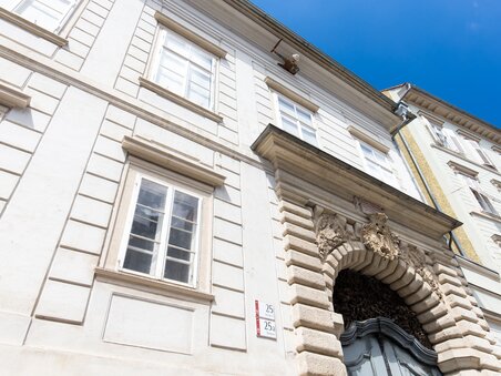 The Palais Saurau in Graz, impressive architecture and historic windows. | © Graz Tourismus - Harry Schiffer