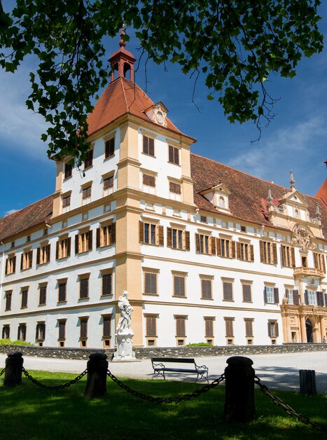 Historic Eggenberg Palace in Graz, surrounded by green areas. | © Graz Tourismus - Harry Schiffer