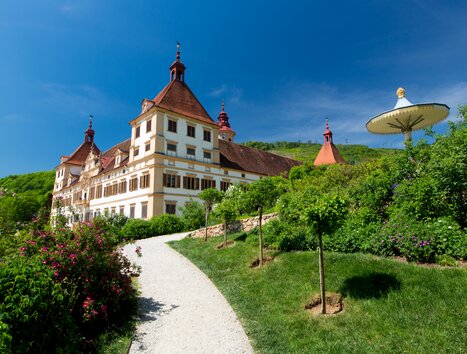 Eggenberg Palace in Graz, surrounded by nature and blooming gardens. | © Graz Tourismus - Harry Schiffer