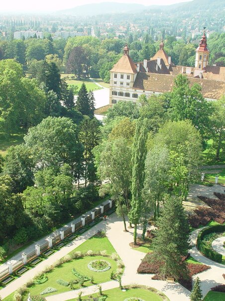 Aerial view of the park around Eggenberg Palace in Graz. | © zepp@cam.at 04 | Graz Austria