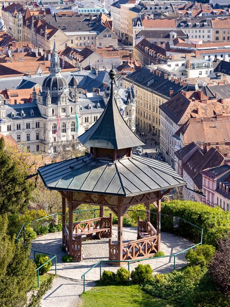 The Chinese Pavilion on Schlossberg overlooking Graz. | © Graz Tourismus - Harry Schiffer