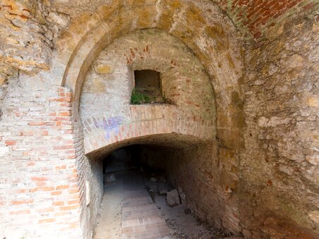 View of an old Gothic gate on the Schlossberg in Graz. | © Graz Tourismus - Harry Schiffer