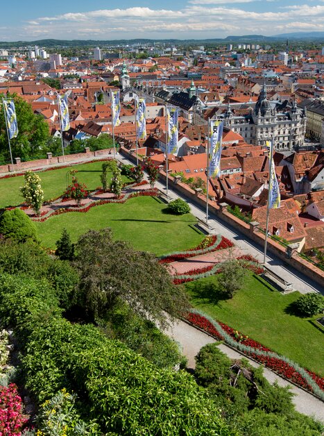 View of the Herberstein Garden and the city of Graz. | © Graz Tourismus - Harry Schiffer