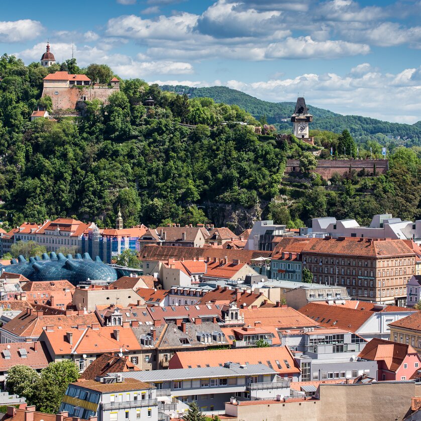 View of Graz with the Schlossberg, the Clock Tower and the Kunsthaus. | © Graz Tourismus - Harry Schiffer