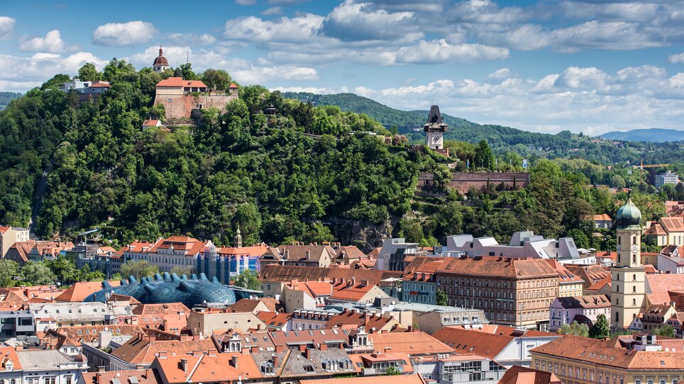 View of Graz with the Schlossberg, the Clock Tower and the Kunsthaus. | © Graz Tourismus - Harry Schiffer