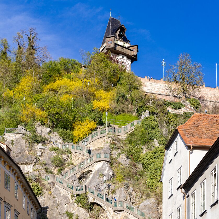Schlossberg Trails in Graz | © Graz Tourismus - Harry Schiffer The Graz Clock Tower above the city of Graz with the Schlossberg Trails. | © Graz Tourismus - Harry Schiffer