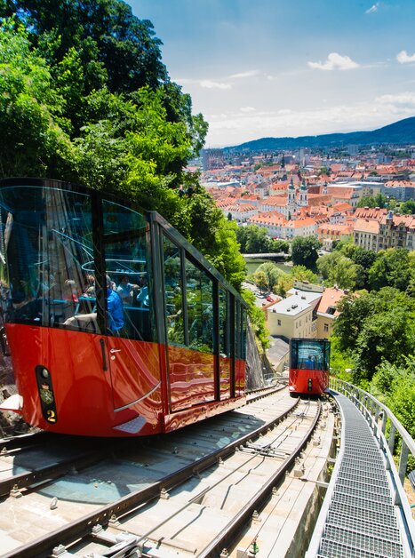 Schlossberg Funicular in Graz overlooking the city. | © Graz Tourismus - Harry Schiffer