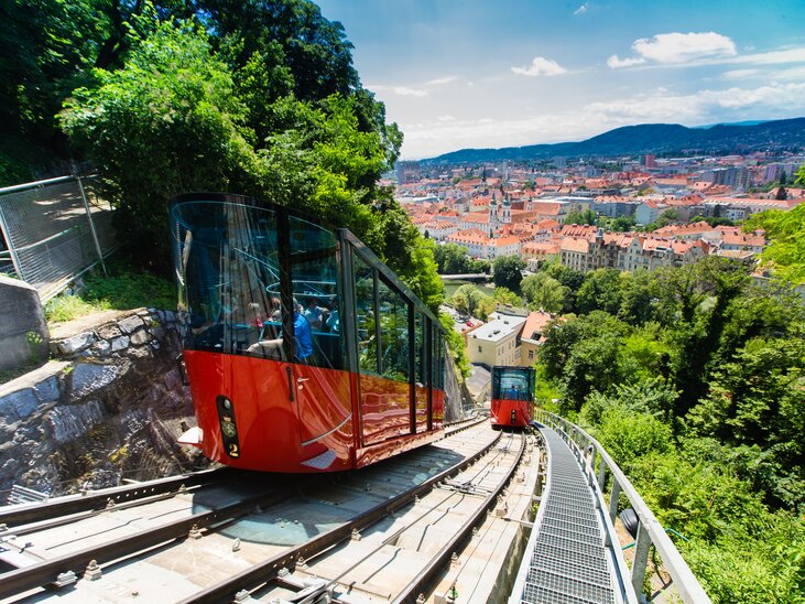 Schlossberg Funicular in Graz overlooking the city. | © Graz Tourismus - Harry Schiffer