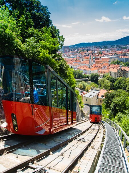 Schlossberg Funicular in Graz overlooking the city. | © Graz Tourismus - Harry Schiffer