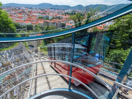 View of the Schlossberg funicular and Graz from above. | © Graz Tourismus - Harry Schiffer