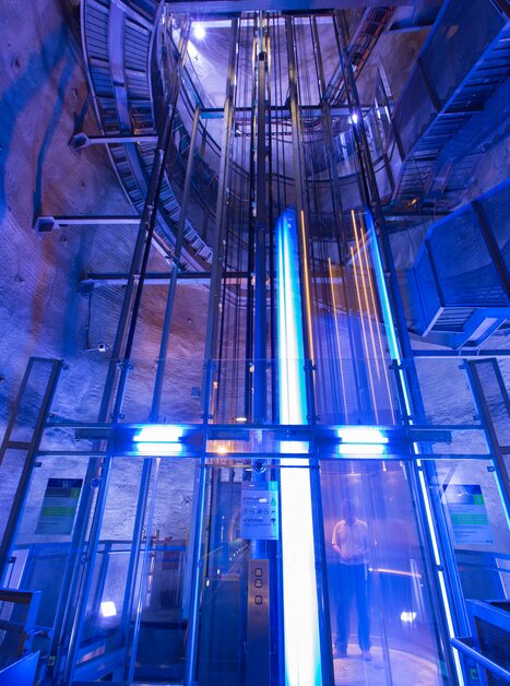 Illuminated Schlossberg lift in the Schlossberg. | © Graz Tourismus - Harry Schiffer