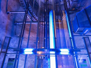 Illuminated Schlossberg lift in the Schlossberg. | © Graz Tourismus - Harry Schiffer