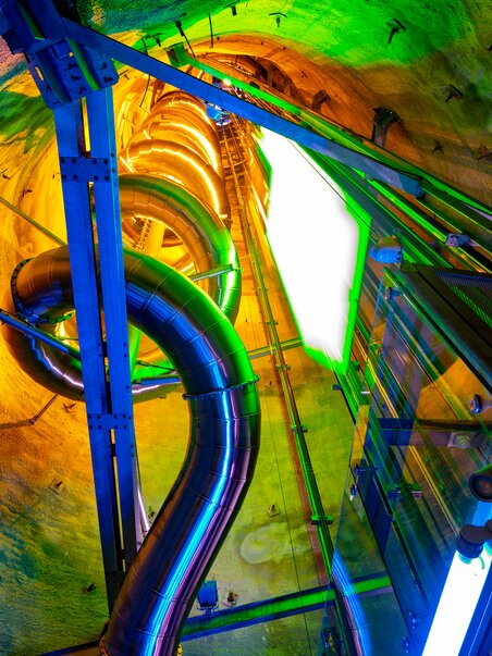 A view of the Schlossberg slide in Graz with colourful lights. | © Graz Tourismus - Harry Schiffer