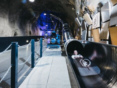 A visitor on The Slide in Graz, inside a tunnel with lighting effects. | © Diesel GmbH