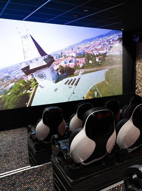 The adventure cinema in Graz featuring a large screen and special seating. | © Dieselkino