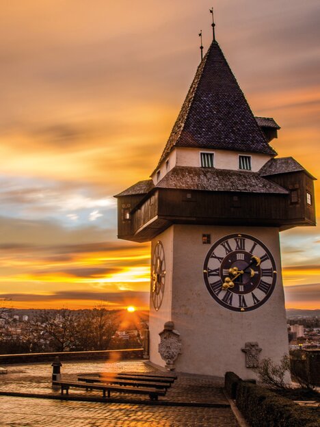 The Graz clock tower at sunset over Graz. | © Graz Tourismus - Markus Spenger