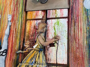 Wandmalerei zeigt ein Mädchen und ein Auto. | © Graz Tourismus - NA