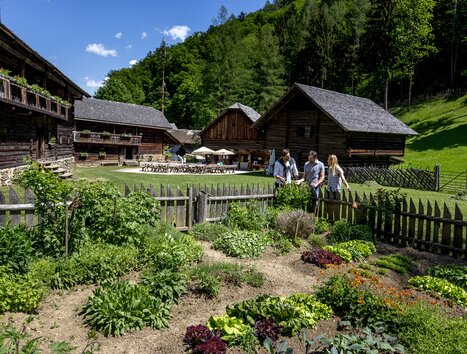 Visitors exploring the garden at the Stübing Open Air Museum. | © Region Graz - Tom Lamm