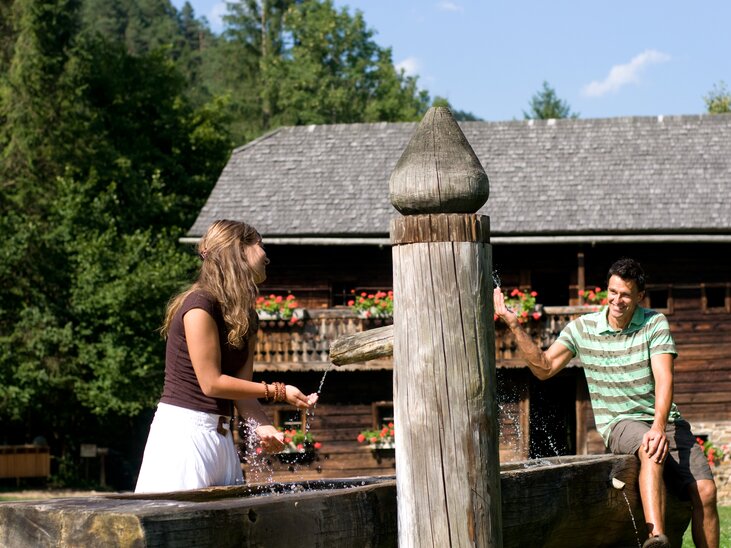 Two people at Open-Air Museum Stübing playing with water. | © Region Graz - Hans Wiesenhofer